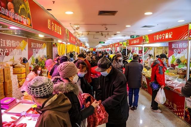 百货锅头批发市场，繁荣的商业枢纽与多元购物体验