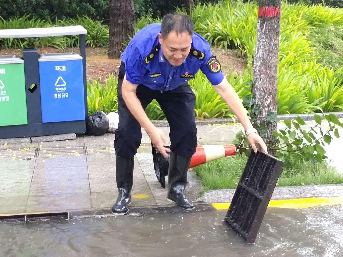 百货批发厂家直批雨伞，一站式采购的优势与价值