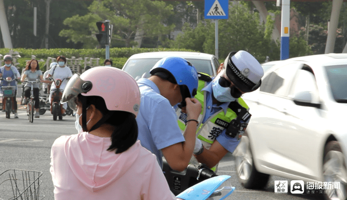 百货超市中的警察角色，守护安全与秩序的重要使命