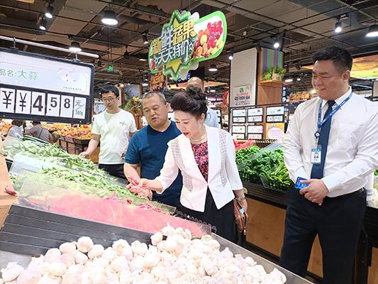 百货批发市场真实图片，揭示繁忙商贸活动的生动场景